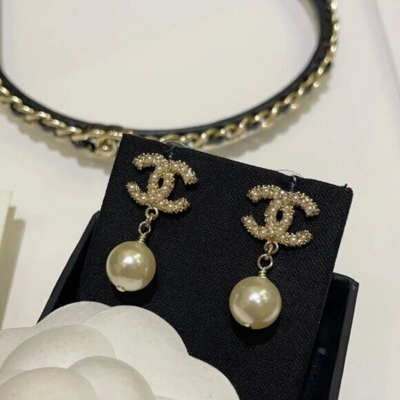 Chanel gold earrings - Picture 2 of 5